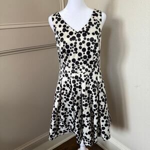 The Limited Sleeveless v-neck Fit & Flare Occasion Dress White and Black size 4